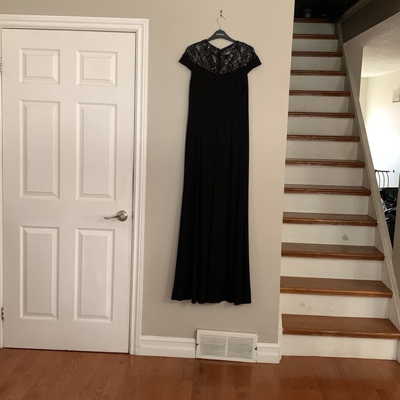 Size 8 Adrianna Papell Formal Evening Dress - Picture 3 of 3